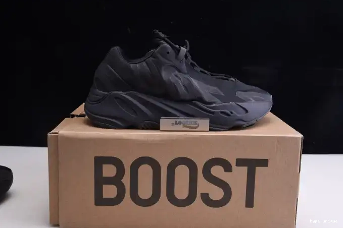 hype 700 FV4440 Black MNVN Adidas Triple Yeezy Boost 0602